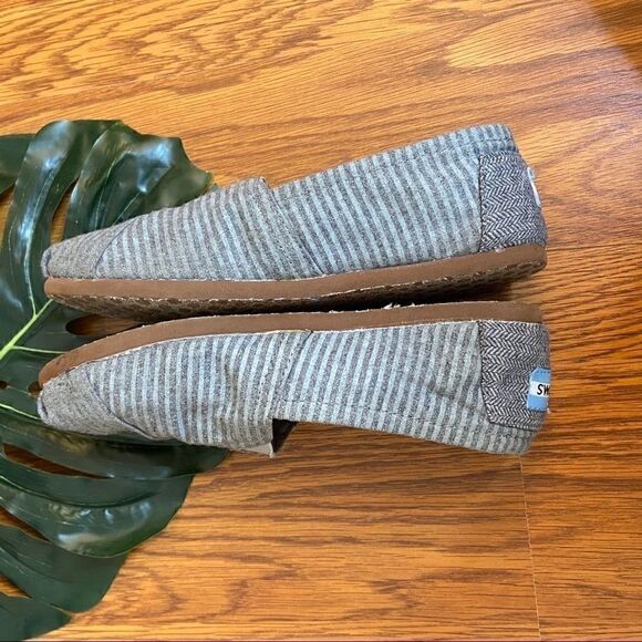 Toms *Retired* Movember Gray Striped Mustache Shoe - Picture 3 of 6